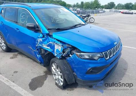 2022 Jeep Compass Latitude Lux 4X4 z USA, uszkodzony, nr VIN 3C4NJDFB1NT142337